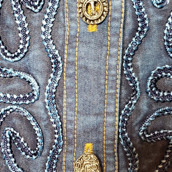 Parsley & Sage Embroidery Chambray Vest - Picture 8 of 11